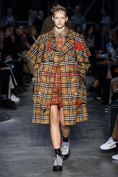 burberry 2019 2020|Burberry runway fashion.